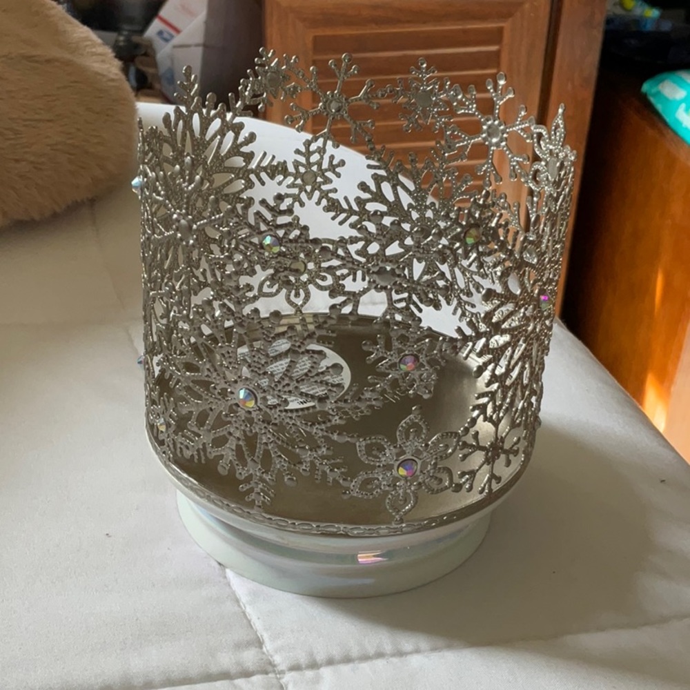 Bath&Body Works snowflake ❄️ irredentist 3wick holder